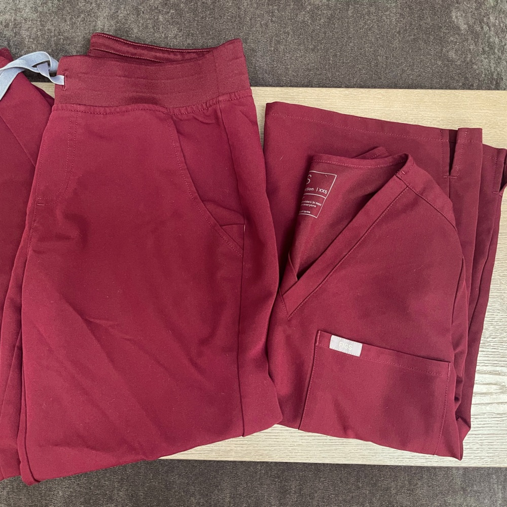 Figs Burgundy Set